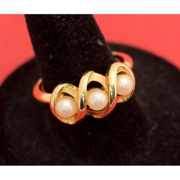 Art Nouveau Spiraled Faux Pearl Ring By Avon Size 9 F13 - Picture 1 of 3